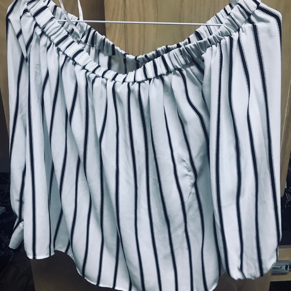 Off the shoulder long sleeve dress shirt